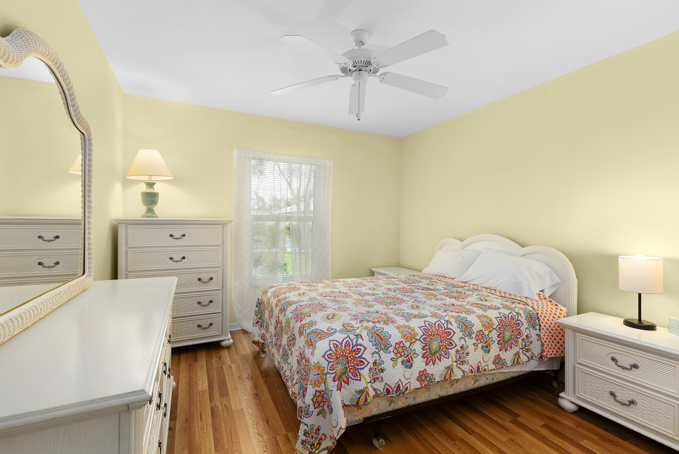 3BR Home with Pool & Parking, Solar Power - Venice