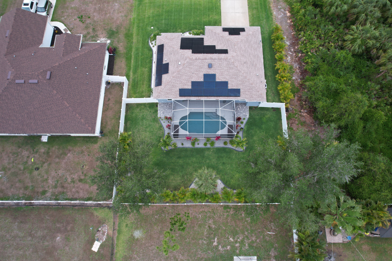 3BR Home with Pool & Parking, Solar Power - Venice