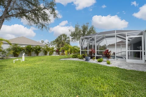 3BR Home with Pool & Parking, Solar Power