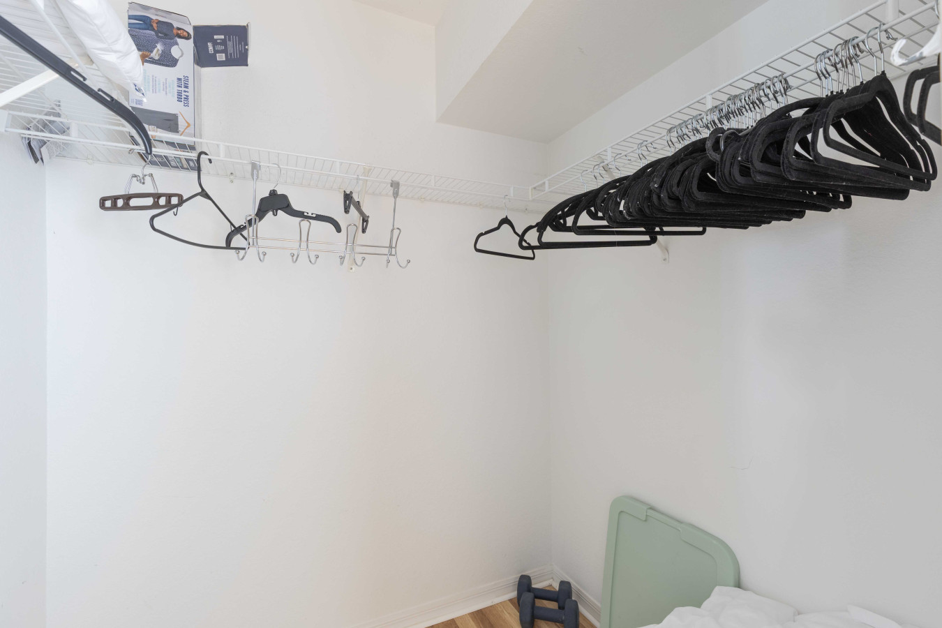 3BR Home with Pool & Parking, Solar Power - Venice