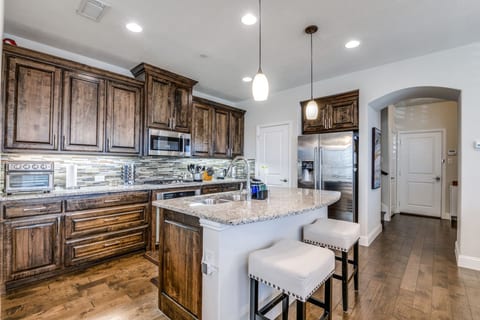 Modern 3 Bedroom N Carrolton