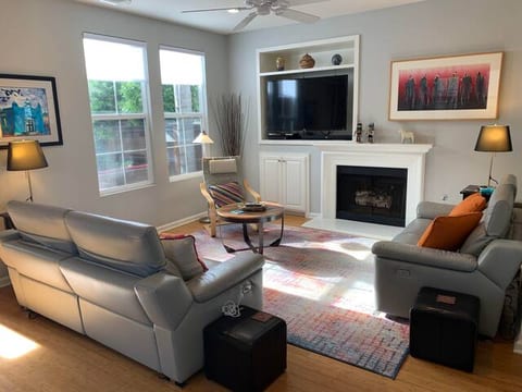 Walk to the Beach - 4B/3BA Home