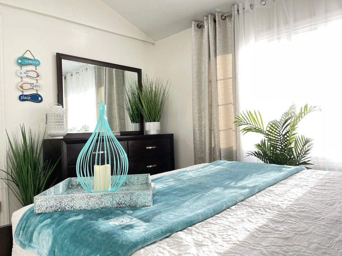 1st Bedroom Queen Bed with Smart tv