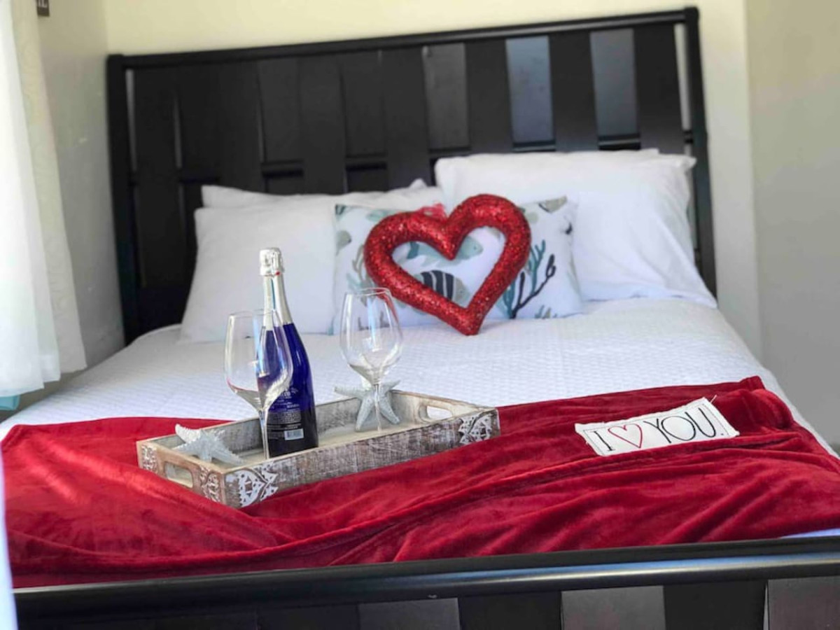 Second Floor Bedroom 6th Queen Bed