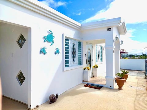 Costa Bella Ocean View & Pool Beach 2 Minute Drive