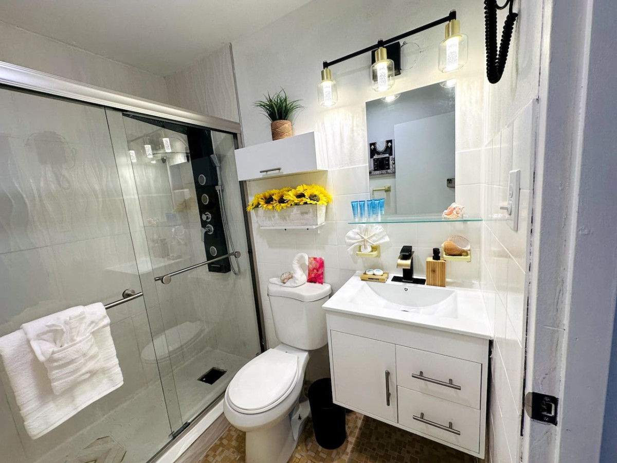 Bathroom Oasis: Elegant shower features and chic decor await your refreshing retreat!