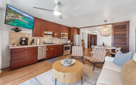 2025 Renovated • On Sapphire Beach • King Bed