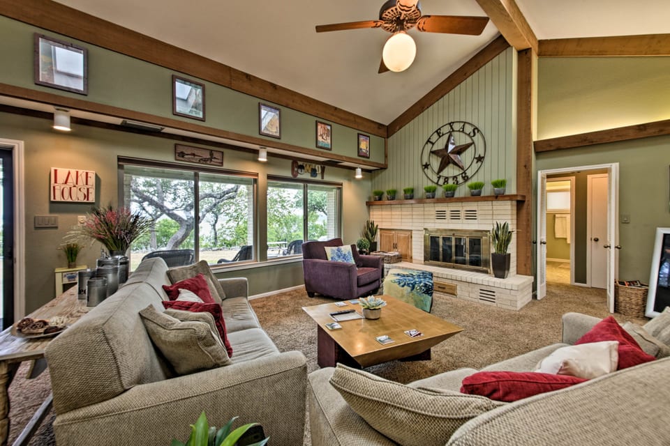 Serene 3 BR Canyon Lake Getaway w/ Stunning Views! - Canyon Lake