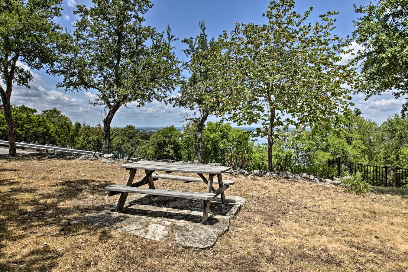 serene-3-br-canyon-lake-getaway-w-stunning-views!/