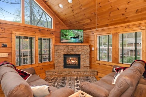 Soco Serene Cabin in the Heart of Maggie Valley