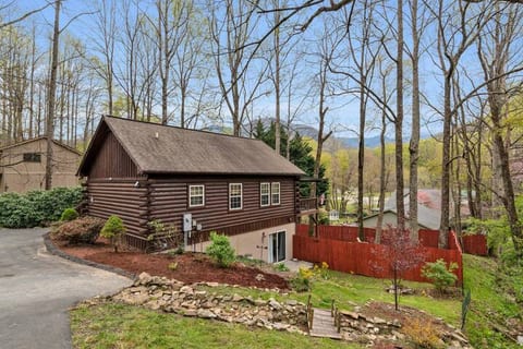Soco Serene Cabin in the Heart of Maggie Valley