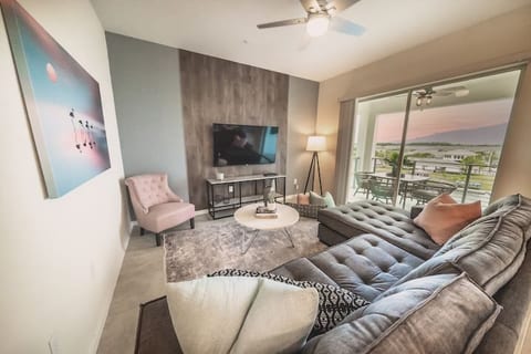 Beautiful 2BR Condo with Great Views on Resort