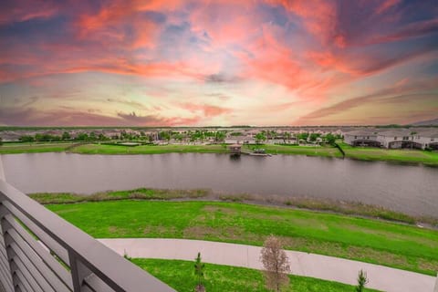 Beautiful 2BR Condo with Great Views on Resort
