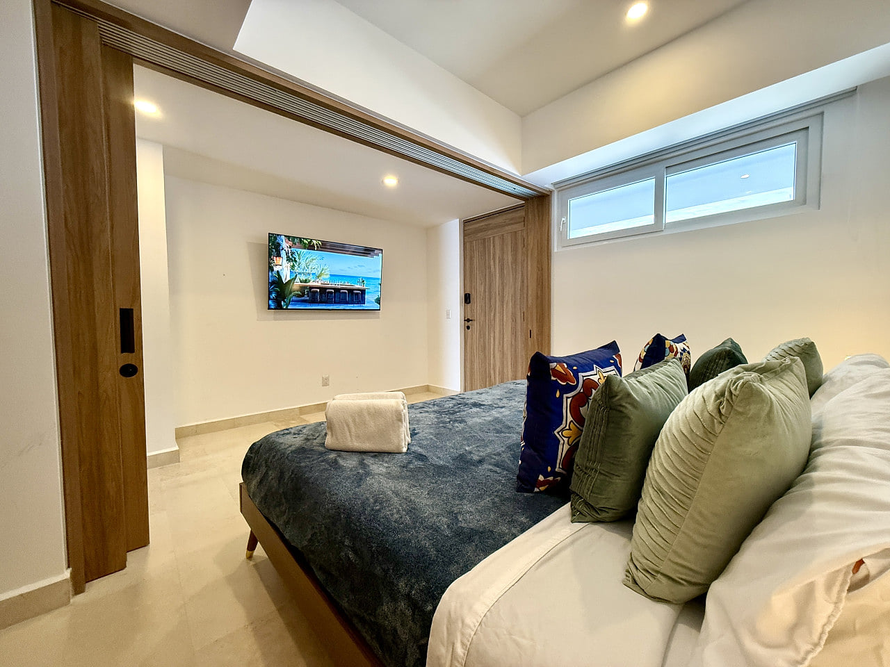 Vista Azul - Sleek 1BR Beachfront Haven Overlooking the Bay + free breakfast