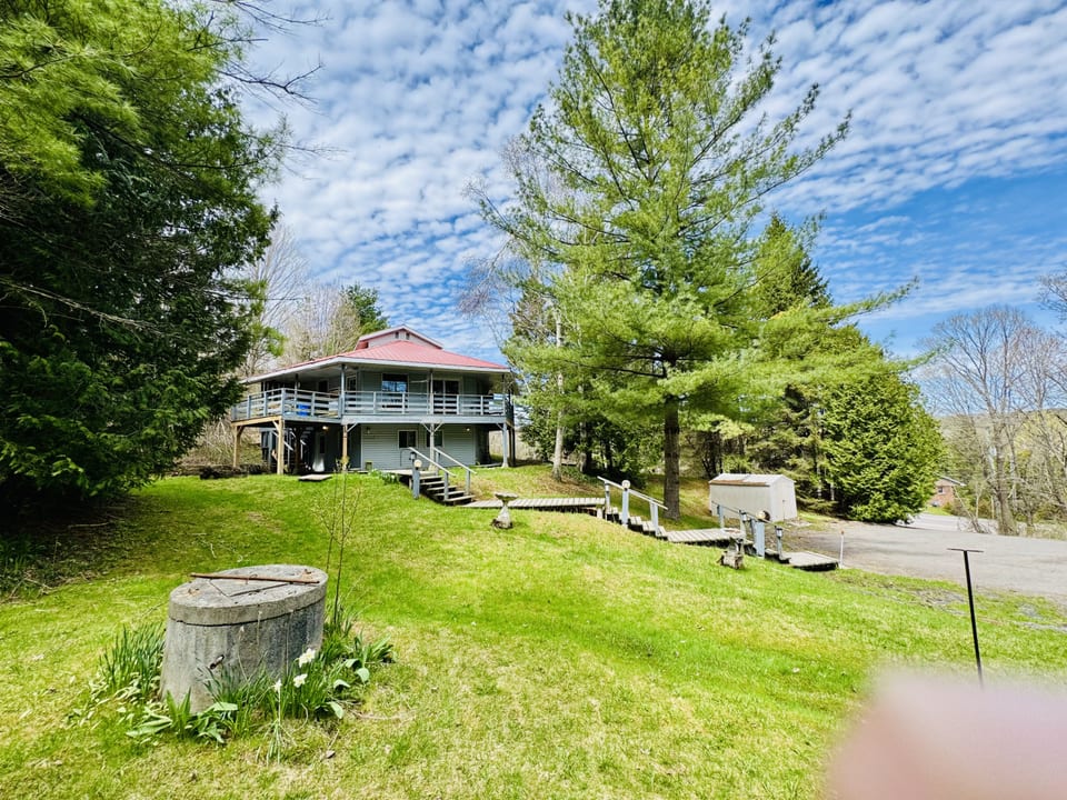 Spacious 3+2 BR Nature Cottage w/ Fire Pit & Pool Table - Brighton