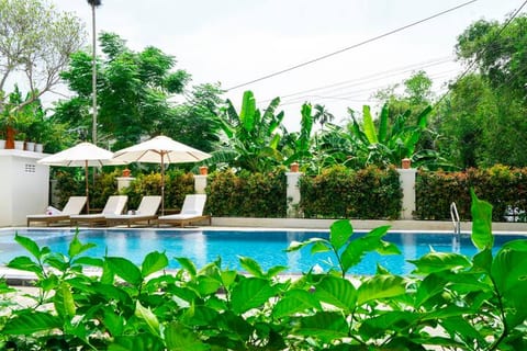 Swimming pool