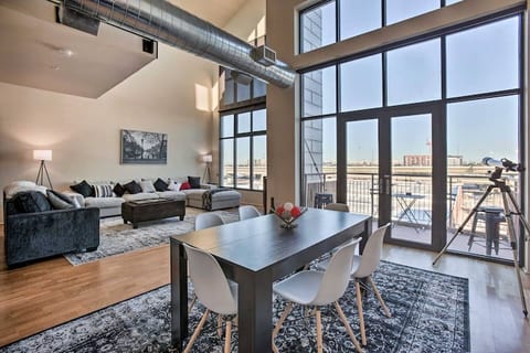 Stunning Downtown Condo | King Bed | City Views
