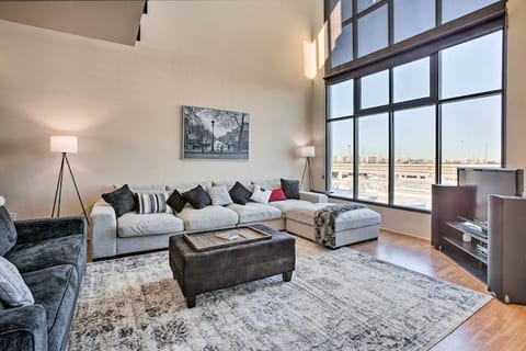 Stunning Downtown Condo | King Bed | City Views