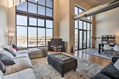 Stunning Downtown Condo | King Bed | City Views