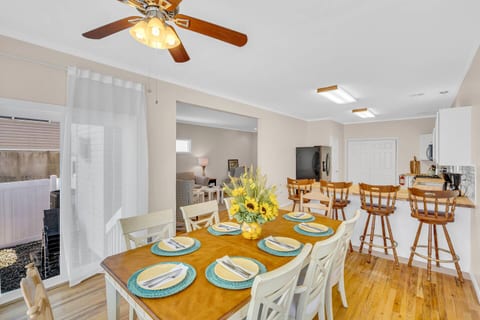 Bayview Coastal 4BR | Steps to Shore •Free Parking