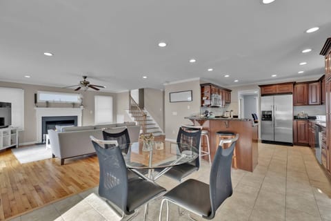 Oceanfront Villa - Panoramic NYC Views - Luxury Home