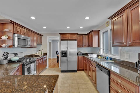Oceanfront Villa - Panoramic NYC Views - Luxury Home
