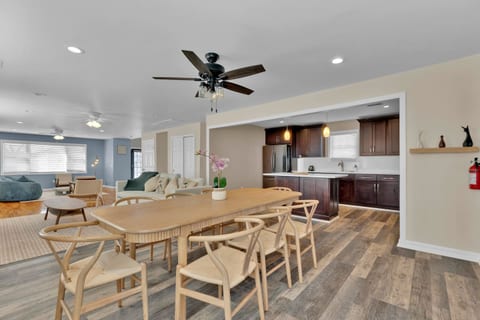 The Seabreeze Haven- Luxury 3BR Coastal Retreat - Near Beach & Free Parking