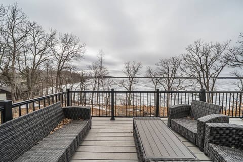 Escape to serene Rose Lake.