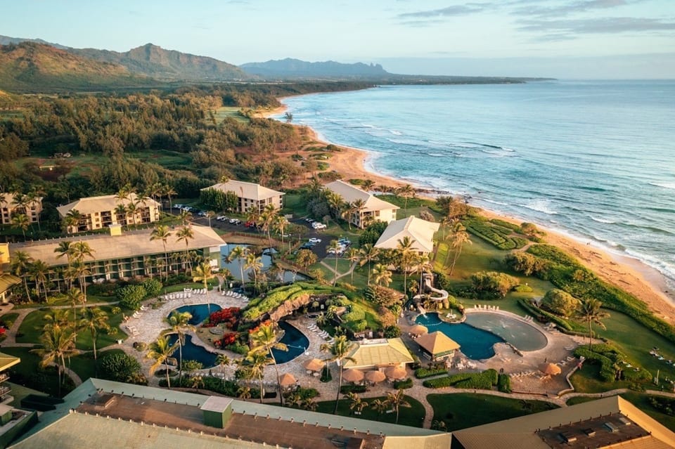 Kauai. 5 Resort Rooms Sleeps 15. Beachfront Resort - Lihue
