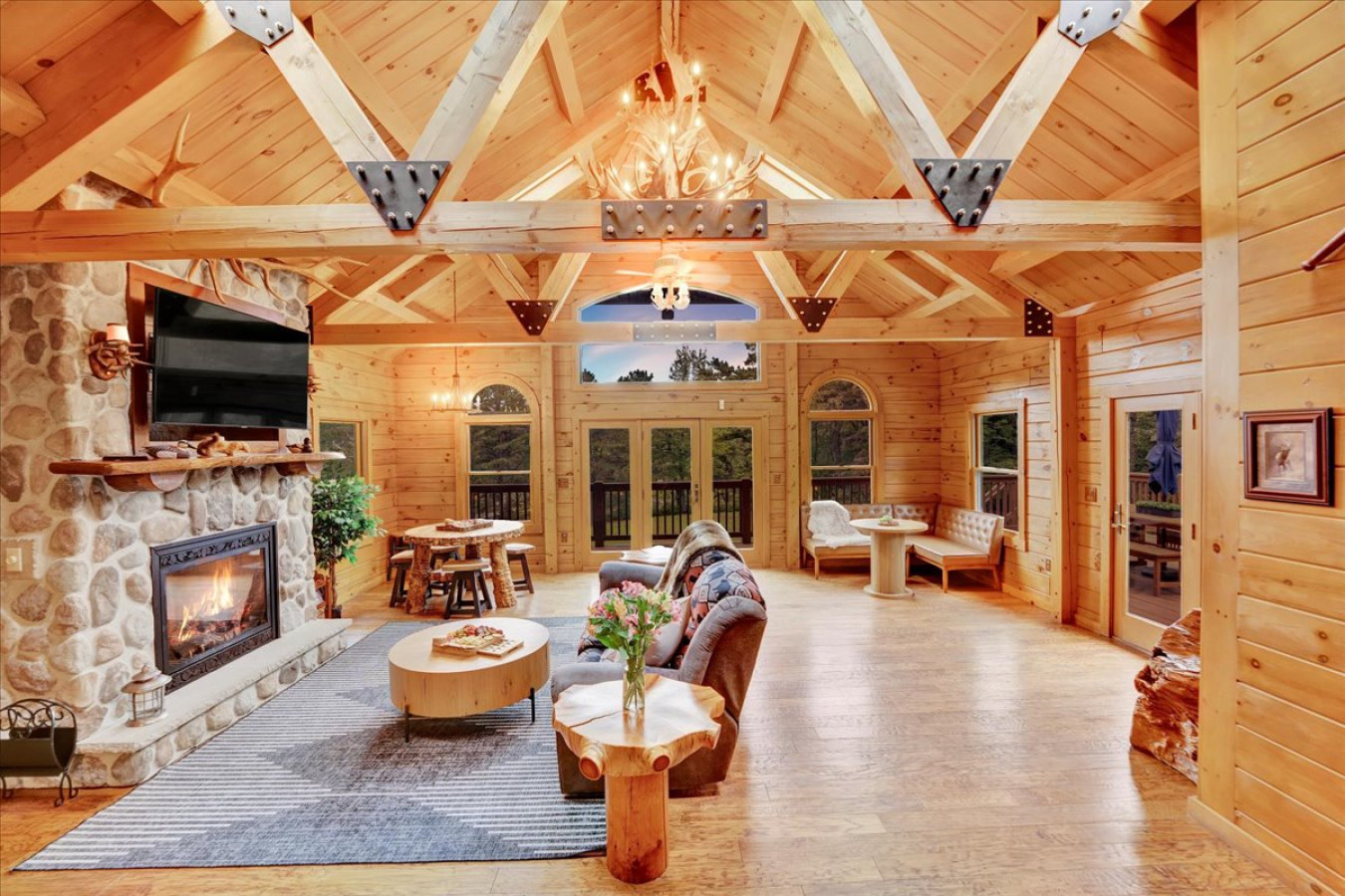 Enjoy the comfort of a spacious open area—perfect for relaxing, entertaining, or spending quality time together.