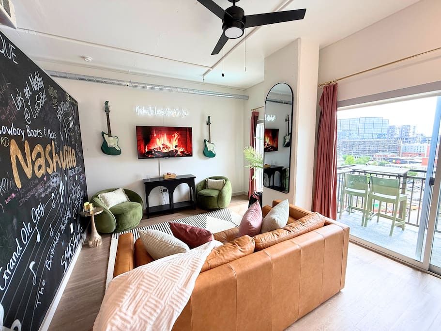 Living Room | Nashville Mural + City Views | Main Floor
Strike a pose by the chalkboard wall, or take in the skyline from the balcony—this vibrant lounge blends comfort, character, and killer views.