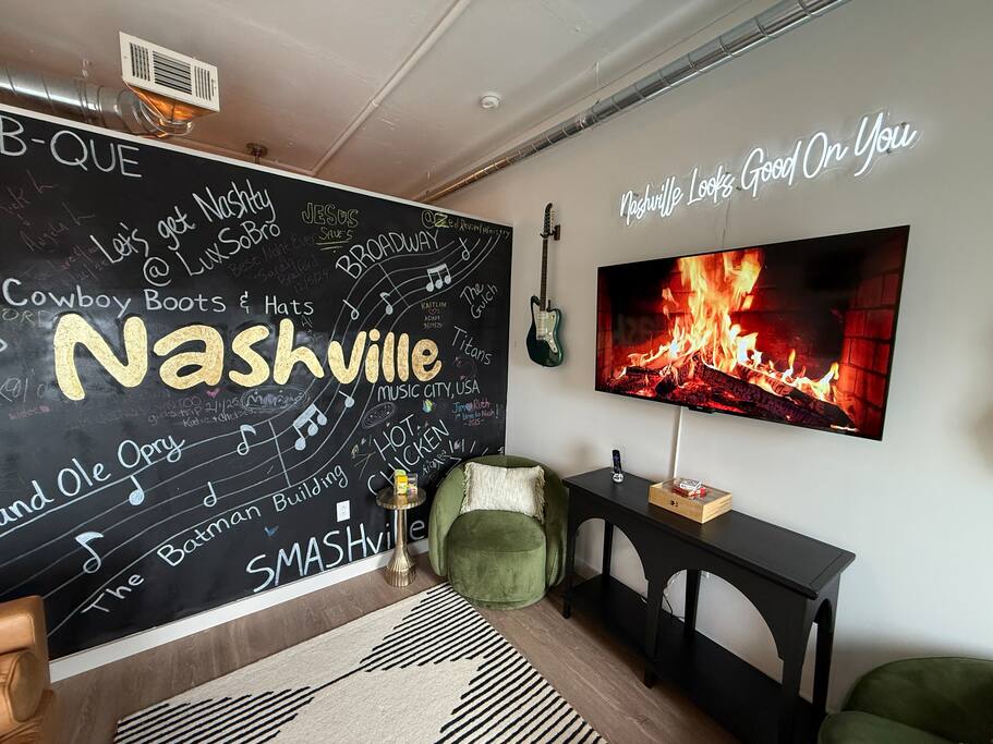 Living Room Corner | Chalkboard Wall + Cozy Vibes | Main Floor
Jam out with Nashville flair beside this hand-lettered mural, and green velvet chairs—designed for chill nights and Instagram-worthy moments.