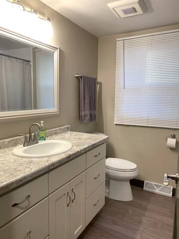 new-2-block-walk-to-the-draft-king-beds/