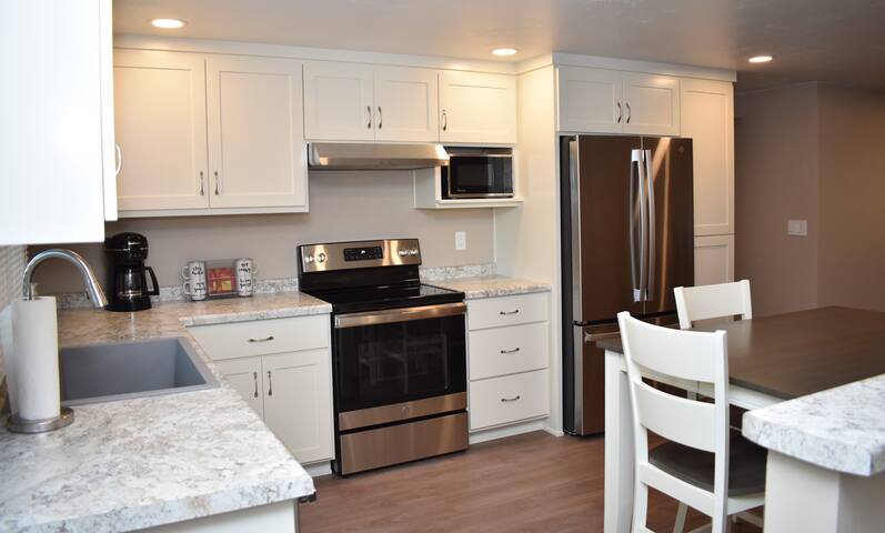 new-2-block-walk-to-the-draft-king-beds/