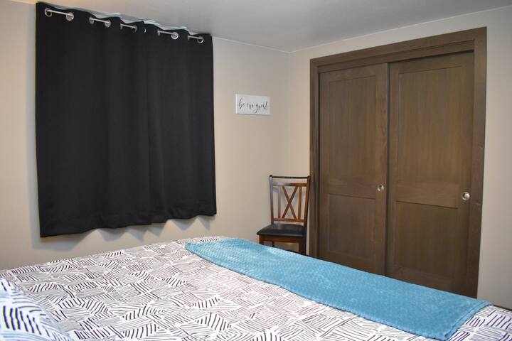 new-2-block-walk-to-the-draft-king-beds/