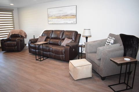 NEW! 2 Block Walk to the Draft! King beds!