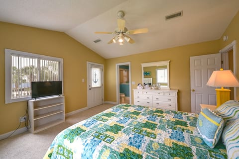 4BR Riverfront House w/ Private Boat Dock