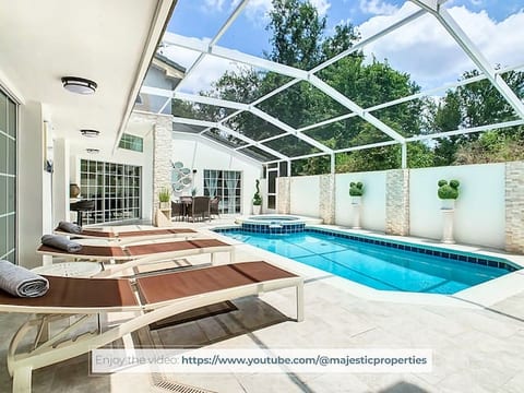 Luxury Villa! POOL/GAME ROOM
Prime Location!