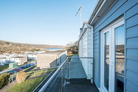 Charming Beach Chalet with Balcony & Sea Views