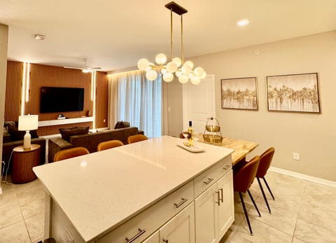 4731-102 Stunning Themed Bedrooms Close to Disney
