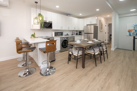 The Midtown Skyhouse – Rooftop Views & 4BR Comfort