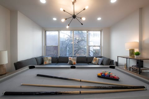 The Midtown Skyhouse – Rooftop Views & 4BR Comfort