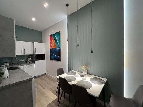 Central Loft Free Parking A/C Fast Wi-Fi
