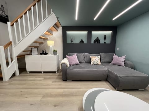 Central Loft Free Parking A/C Fast Wi-Fi