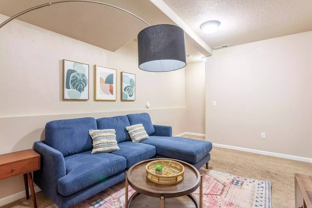 Spacious 3-Level Townhouse near Nike, 35% off