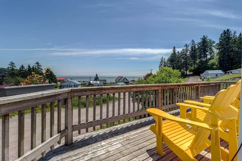 Sea Breeze Cottage | Historic House near Sea Caves image 2