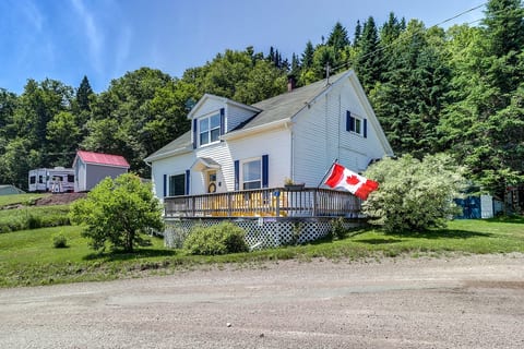 Sea Breeze Cottage | Historic House near Sea Caves image 5
