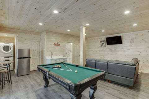 Slate Pool Table, Fridgerator and Washer/Dryer