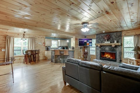 Open Floor Plan w Dining and Bar Seating