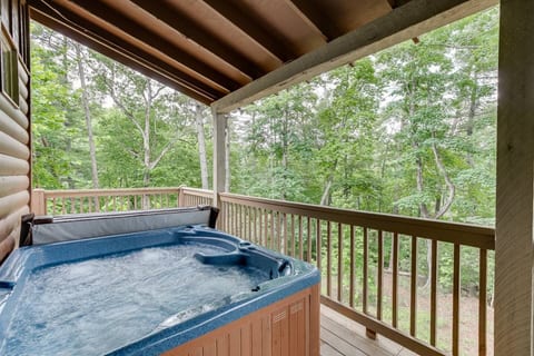 Hydrotherapy Hot Tub-Listen to the River Sounds
